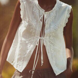 *NWT* Zara EMBROIDERED LACE TIED TOP White XS